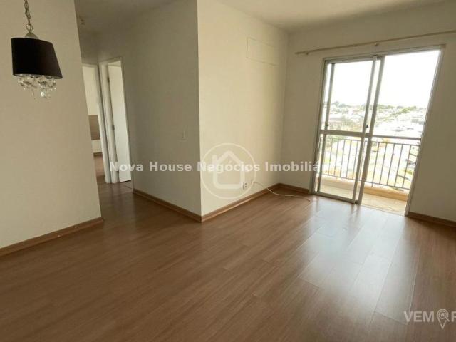 Apartamento com 2 Quartos para Alugar por R$ 1.900/mês