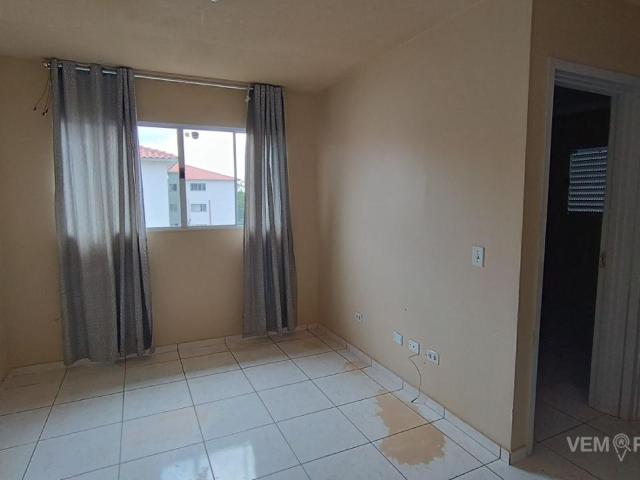 Apartamento com 2 Quartos para Alugar por R$ 950/mês