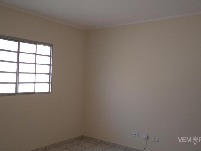 Apartamento com 2 Quartos para Alugar por R$ 890/mês
