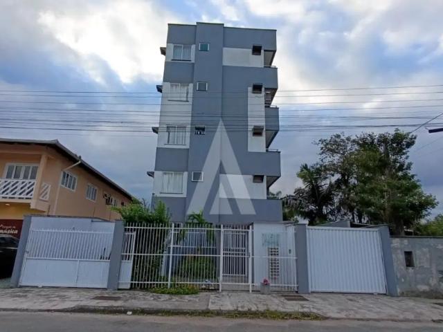 Apartamento com 2 quartos, sacada, churrasqueira e 1 vaga no Guanabara