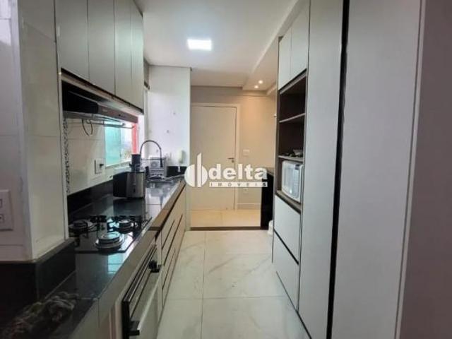 Apartamento com 2 quartos sendo 1 suíte disponível para venda no bairro Tubalina em Uberlândia MG