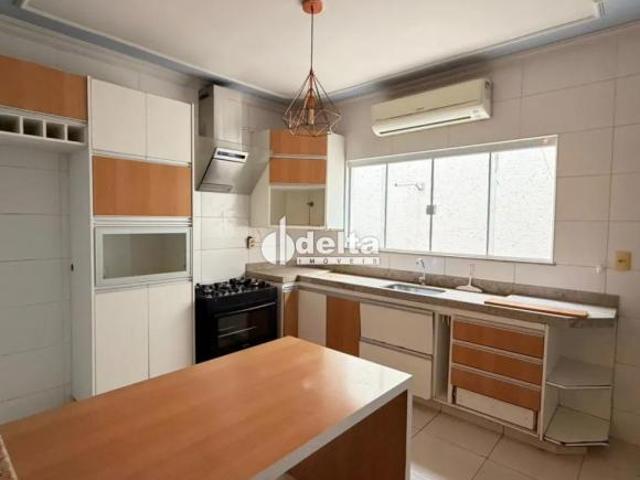 Apartamento com 2 quartos sendo 1 suíte disponível para venda no bairro Pampulha em Uberlândia MG