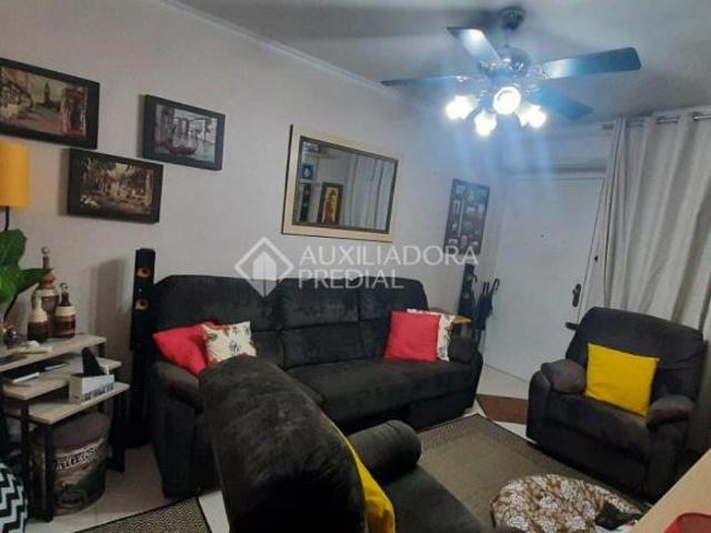 Apartamento com 2 quartos, terceiro andar no bairro Humaitá