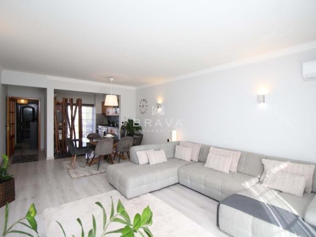 Apartamento com 2 quartos varanda sul em Pêra 153m² Alcantarilha e Pêra