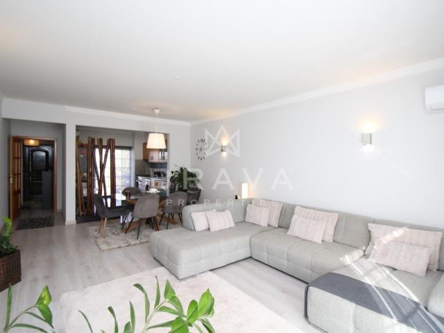 Apartamento com 2 quartos varanda sul em Pêra 153m² Alcantarilha e Pêra