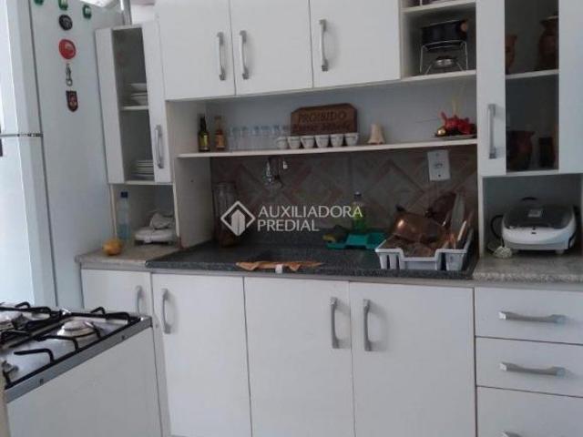 Apartamento com 2 quartos, 1 banheiro, 1 vaga de garagem rotativo no bairro Cavalhada