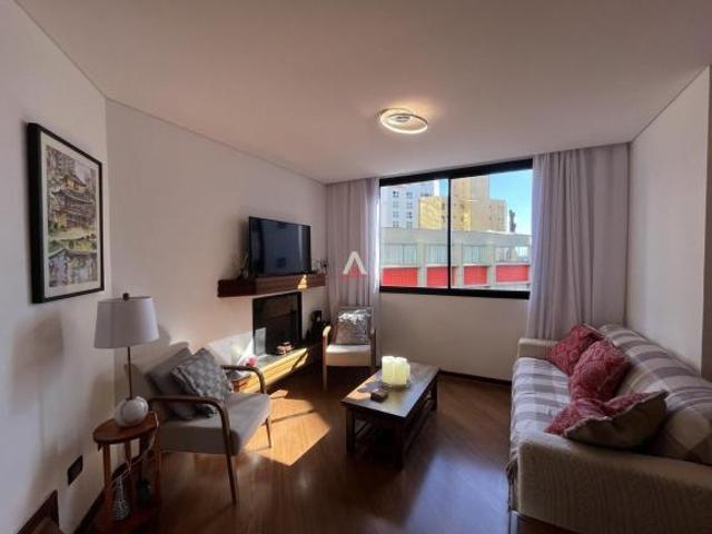 Apartamento com 2 suítes, banheiros reformados, sa
