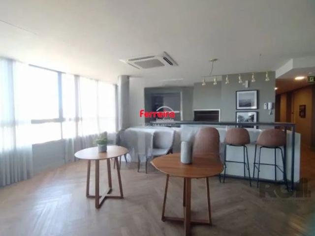 Apartamento com 30m², localizado no bairro Cidade Baixa em Porto Alegre/RS. A u