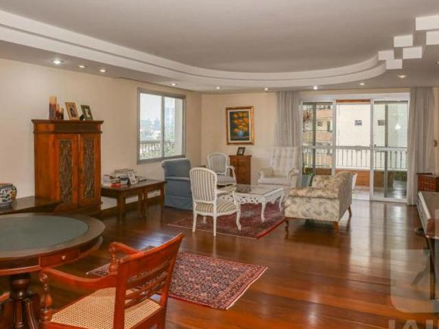 Apartamento com 320m², 4 quartos e 4 vagas em Perdizes