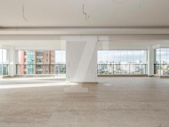 Apartamento com 405 m² localizado em Moema