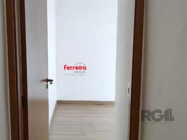 Apartamento com 45m², localizado no bairro Jardim Leopoldina em Porto Alegre/RS