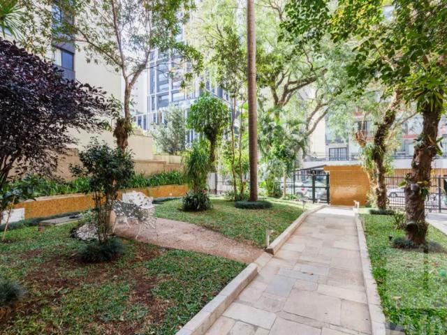 Apartamento com 4 dormitórios e 1 vaga em Perdizes