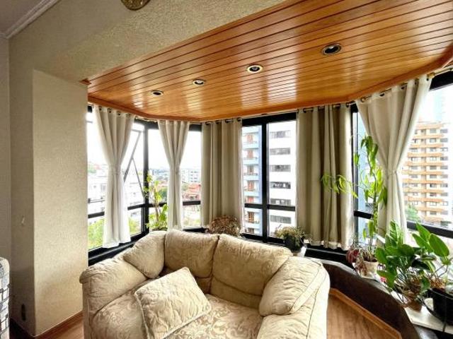 Apartamento com 4 dormitórios, um suíte e seus espaçosos 266 m² de área privativa