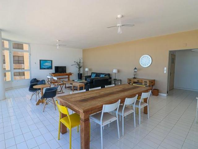 Apartamento com 4 dormitórios à venda, 230 m² por R$ 1.400.000,00 Praia Pitangueiras Guarujá/SP
