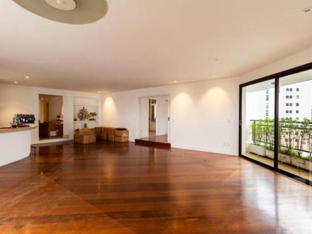 Apartamento com 4 dormitorios sendo 4 suits 5 banheiros e a vista é o ponto alto