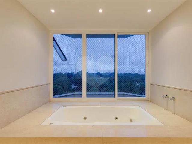 Apartamento à venda ou para alugar com 4 suítes no condomínio Chácara Santa Helena, São Paulo SP