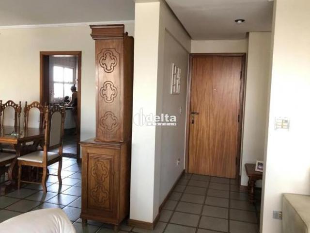 Apartamento com 4 quartos disponível para venda no bairro Lídice em Uberlândia MG