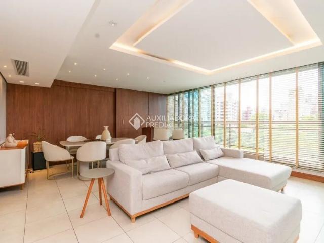 Apartamento com 4 quartos e 130m² para alugar em Três Figueiras, Porto Alegre