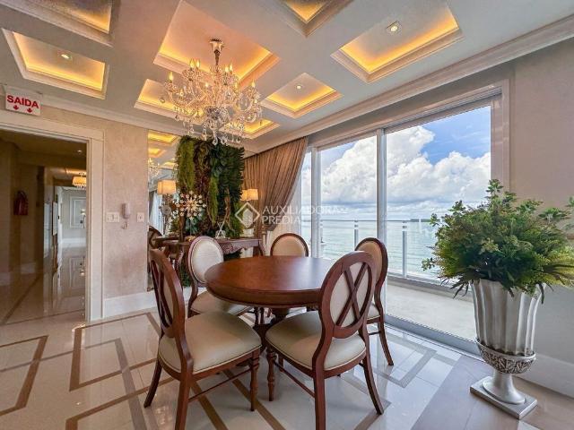 Apartamento com 4 quartos e 183m² para alugar em Morretes, Itapema