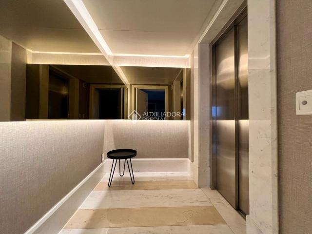 Apartamento com 4 quartos e 236m² para alugar em Jardim Europa, Porto Alegre