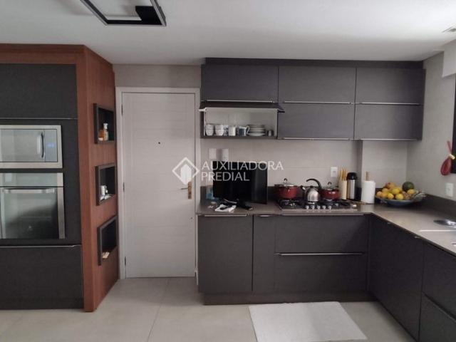 Apartamento com 4 quartos e 248m² para alugar em Centro, Florianópolis