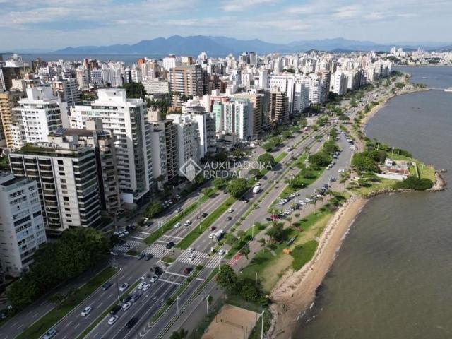 Apartamento com 4 quartos e 253m² para alugar em Centro, Florianópolis
