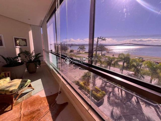 Apartamento com 4 quartos e 290m² para alugar em Centro, Florianópolis