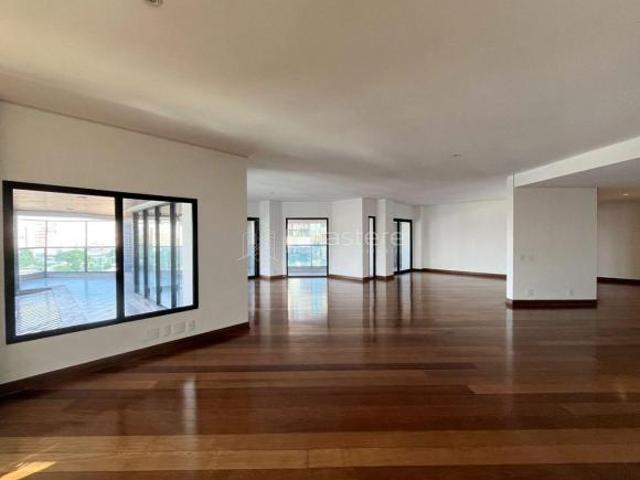 Apartamento com 4 Quartos e 5 banheiros à Venda, 440 m²