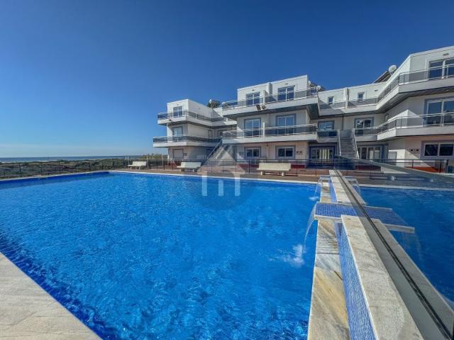 Apartamento com 4 quartos em empreendimento com piscina e estacionamento na Manta Rota