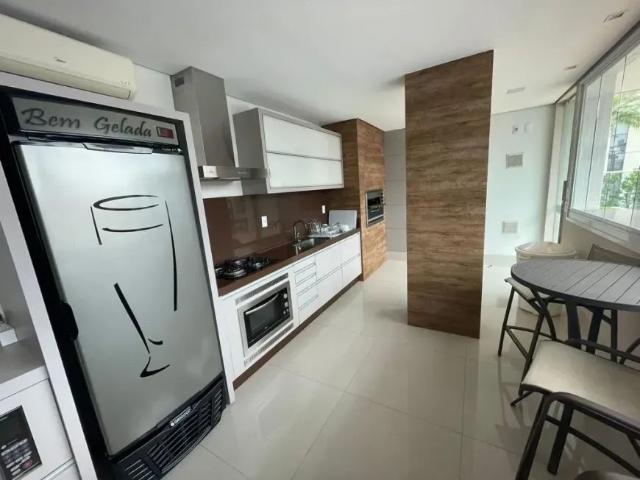Apartamento com 4 Quartos para alugar, 145m² Centro