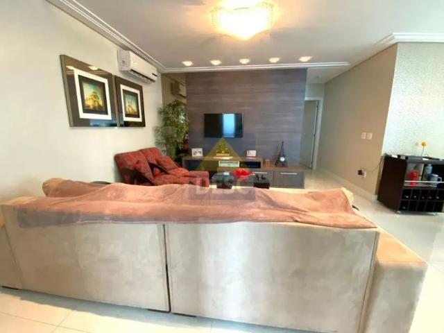 Apartamento com 4 Quartos para alugar, 171m² Centro