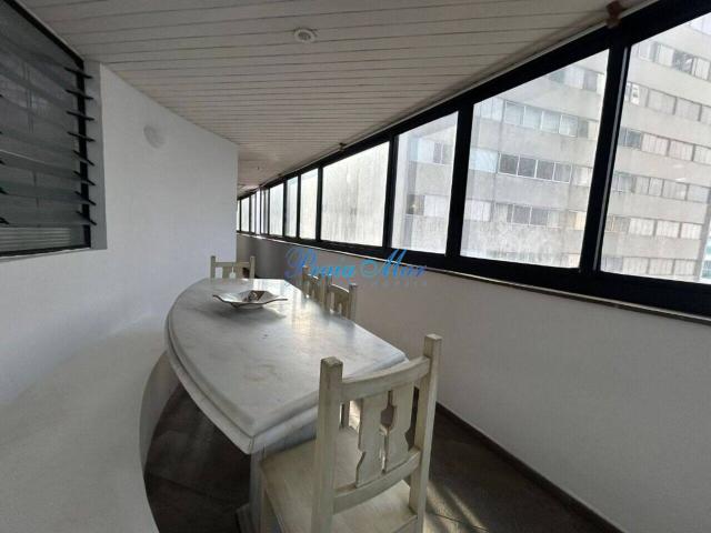 Apartamento com 4 quartos, 210 m²