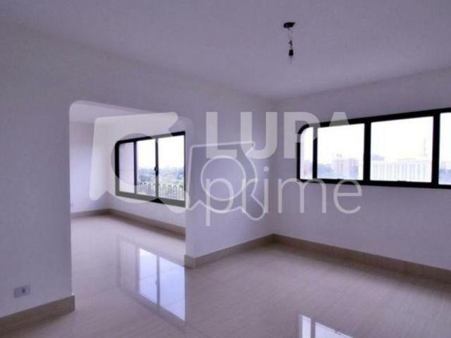 Apartamento com 4 suítes no Alto da Boa Vista!
