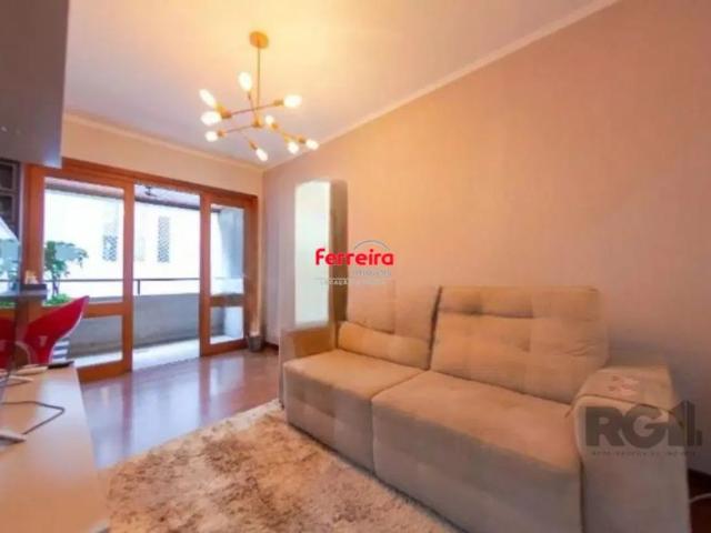 Apartamento com 56m², localizado no bairro Chácara das Pedras em Porto Alegre/RS