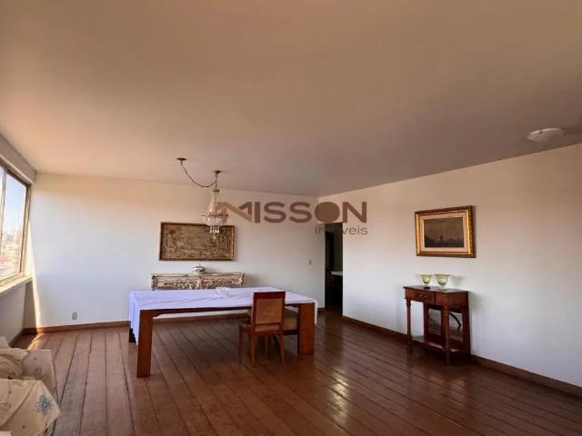 Apartamento com 5 quartos para alugar no Centro, Uberaba
