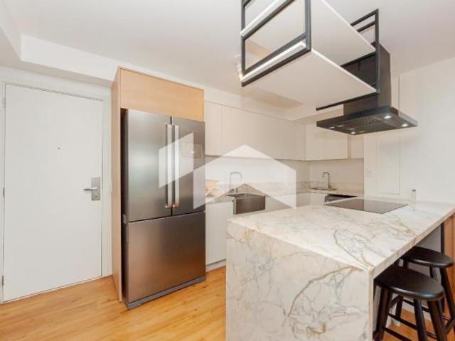 Apartamento com 65 m², 2 quartos sendo 1 suíte à venda no bairro Centro