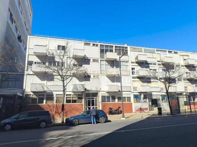 Apartamento com 75 m2 na Avenida Infante Santo