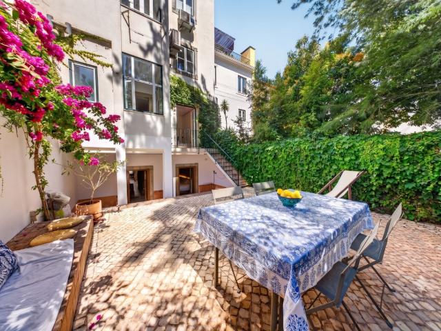 Apartamento com charme tradicional e pátio privado de 40 m². 120m² Estrela