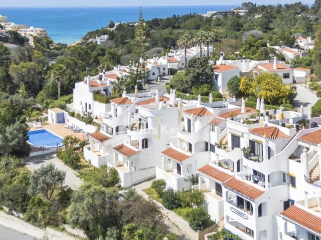 Apartamento com anexo para arrendamento anual em Carvoeiro, Algarve