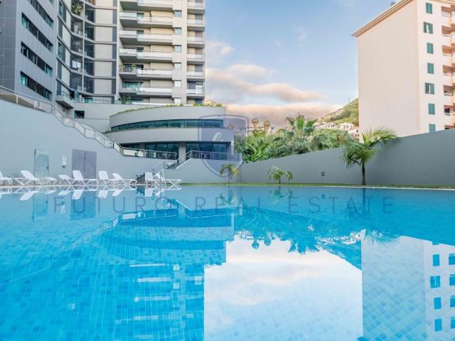Apartamento com Dois Quartos | São Martinho | Funchal