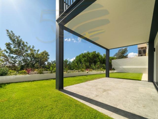 Apartamento com Jardim Privativo em edifício Integralmente R. 0m² Alcabideche