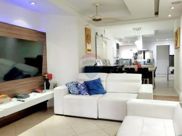 Apartamento com ótima localização, a 1 quadra da praia da Asturias. 3 dormitórios sendo 1 suite