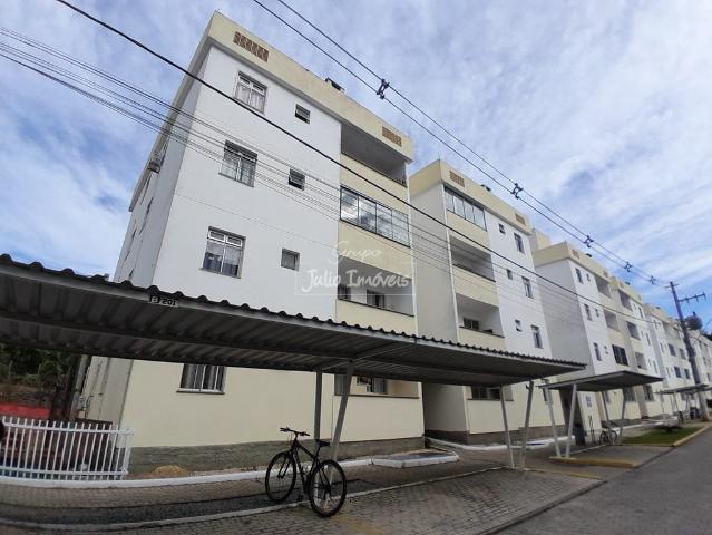 Apartamento com ótima localização na Souza Cruz