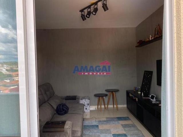 Apartamento com sacada 2 dormitórios Ed. Guarapari Jd. Jacinto em Jacareí SP