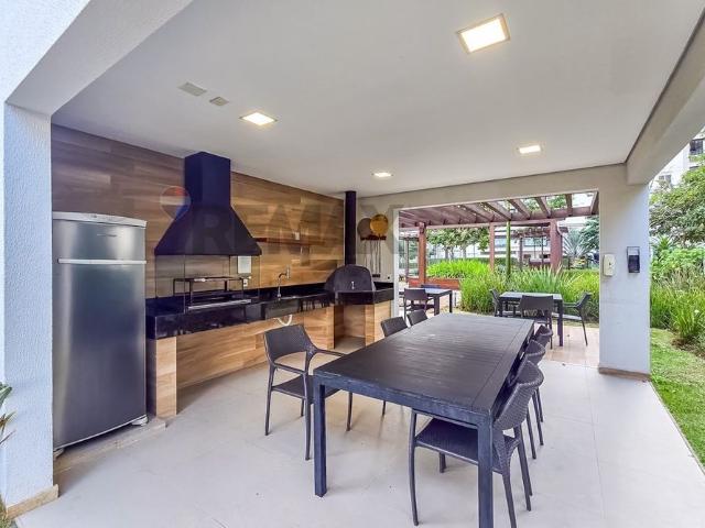 Apartamento com Suíte e Varanda Ampla no Living Wish Lapa | Quadra de Tênis e Piscina