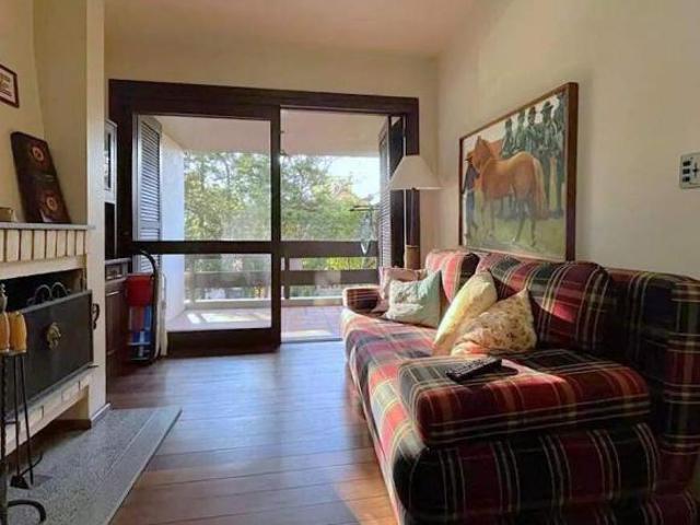 APARTAMENTO COM PISCINA TÉRMICA À VENDA