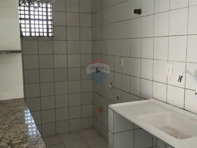 Apartamento com Piscina em Candeias: Conforto e Localização!