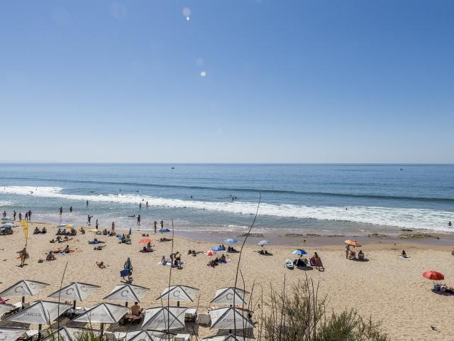 Apartamento com Praia a 200m