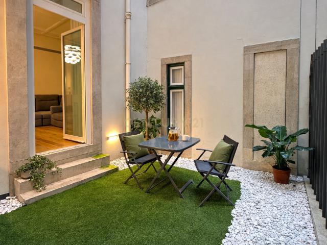 Apartamento com terraço 83 m2 no prédio reconstruído em 2020 perto de Marques Pombal Lisboa