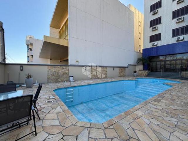 Apartamento com terraço e piscina no Centro